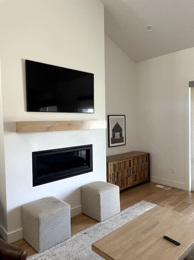 Foto del edificio - 690 S Edge Ln