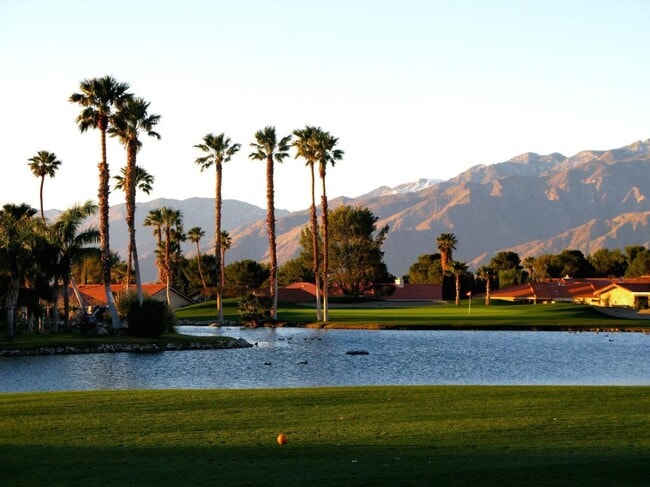 Foto del edificio - 9643 Spyglass Ave