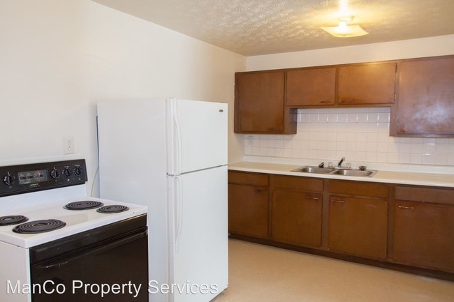 Building Photo - 1352 St Adalbert Ave