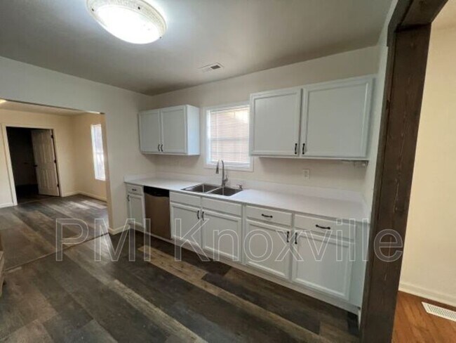 Foto del edificio - 2340 Boxwood Ln NE