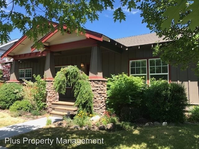 Foto principal - 3 br, 2 bath House - 1565 NW Hemlock Ave