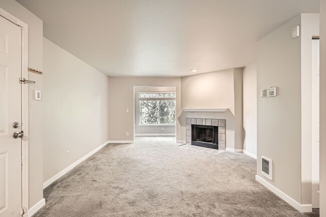 Foto del edificio - Updated 2 Bed Renton Ridge Condo; A Great ...