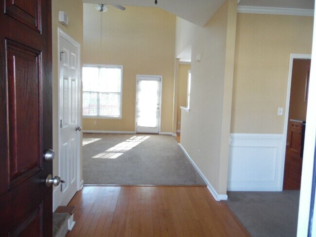 Foto del edificio - Stunning 4 bedroom with mother-in-law suite on main level