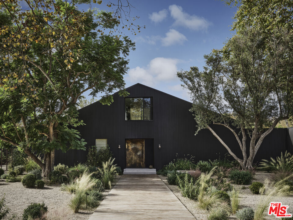Foto principal - 6153 Bonsall Dr