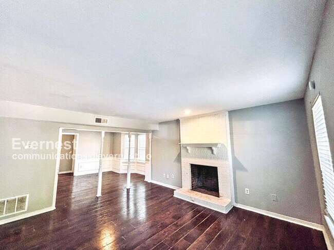 Building Photo - Spacious 3-Bedroom Home with Modern Amenit...