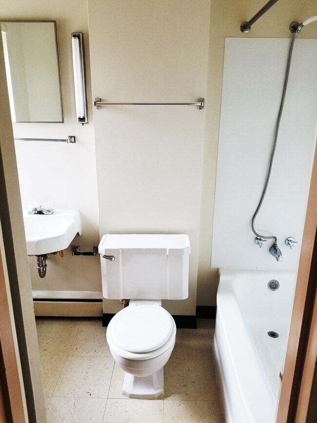Foto del edificio - 1515 3rd Ave NE