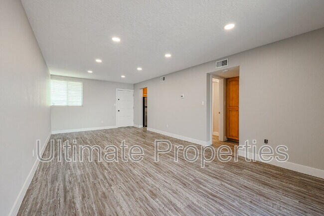 Building Photo - 4727 E Lafayette Blvd