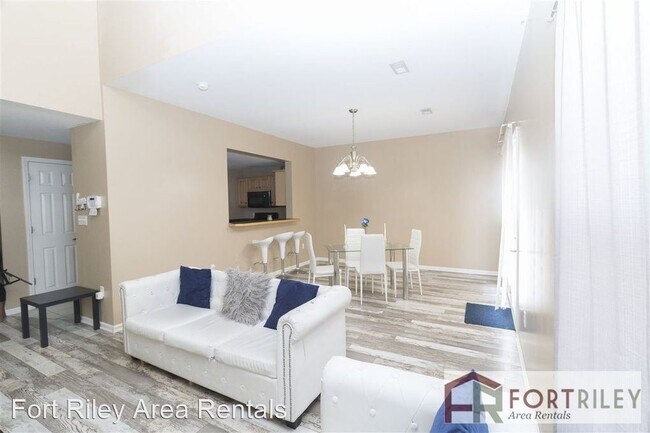 Building Photo - 3 br, 2.5 bath House - 2751 Elm Creek Drive