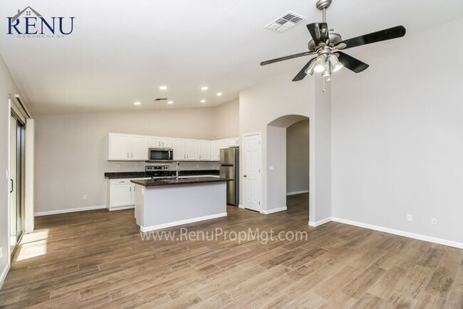 Building Photo - 4 Bed, 2 Ba 1 Story in Casa Grande!