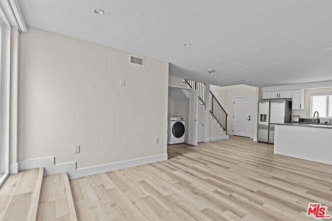 Building Photo - 546 N Genesee Ave