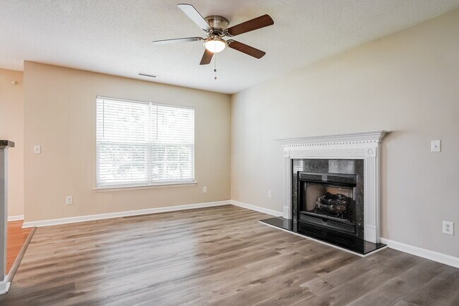 Foto del edificio - 3917 Apperson Dr