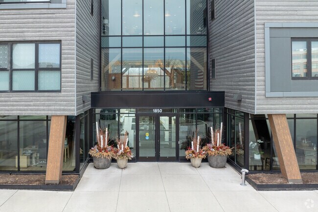 Entrada - Albion Highland Park