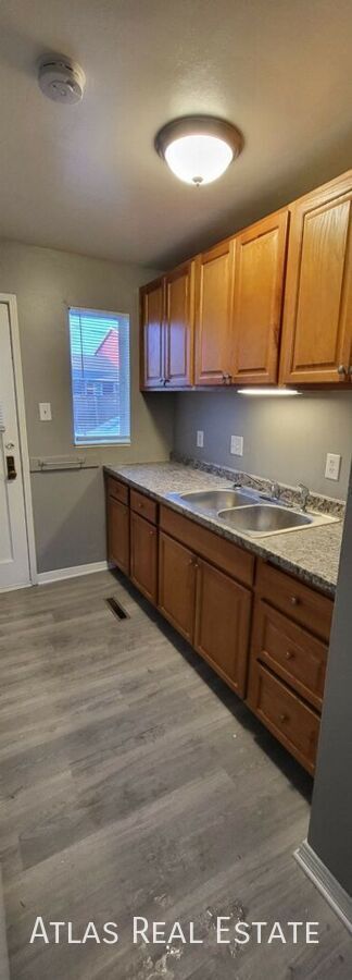 Building Photo - Single Level, 1 bedroom near Dicks Sportin...