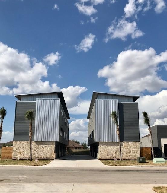 Building Photo - 2706 Hackberry