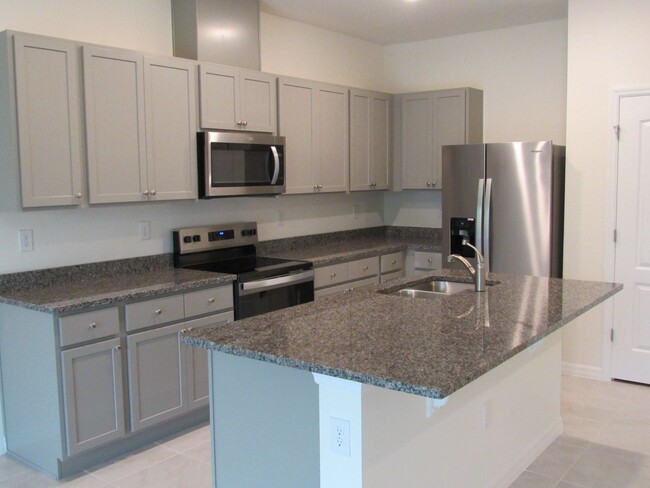 Foto del edificio - BRAND NEW 3 BEDROOM, 2.5 BATH, 1 CAR GARAG...