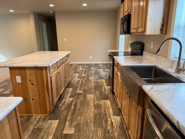 Foto del edificio - 4741 Treewood Ct