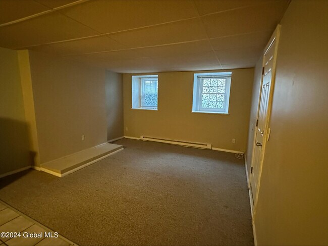 Building Photo - 11 Elm St