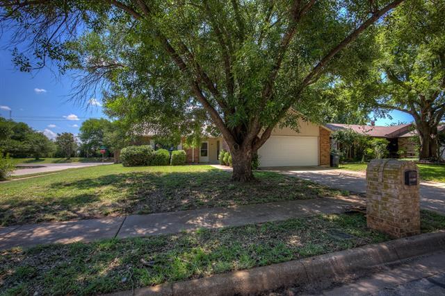 Foto del edificio - 7801 Summerglen Rd