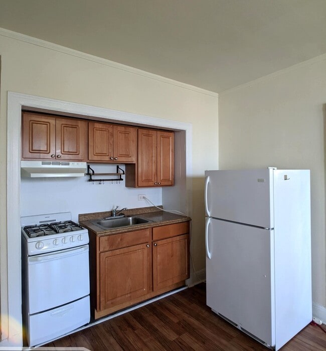 Foto del edificio - 3335 W Diversey Ave