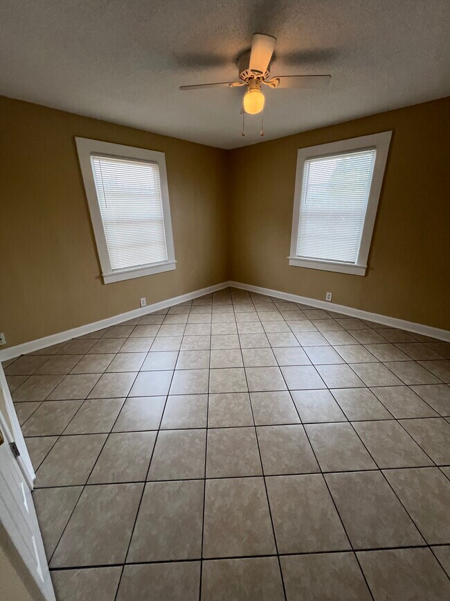 Building Photo - 4335 Clio St