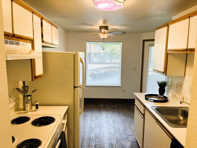 Foto del edificio - Newly Renovated Building in Lake Oswego-La...