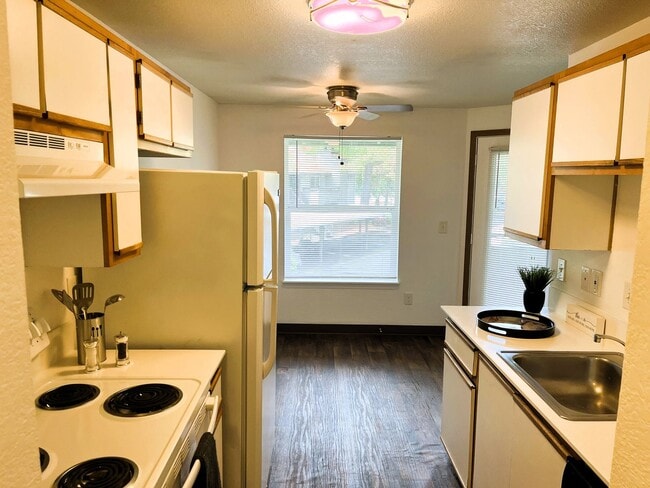 Building Photo - Newly Renovated Building in Lake Oswego-La...