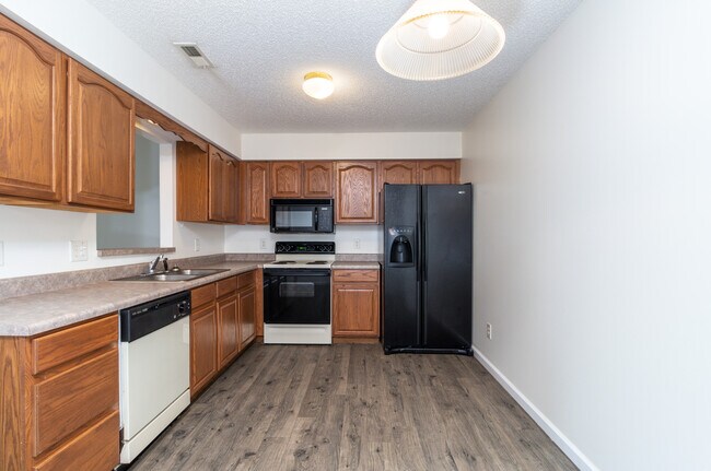 Foto del edificio - 385 Hawthorne Oaks Way