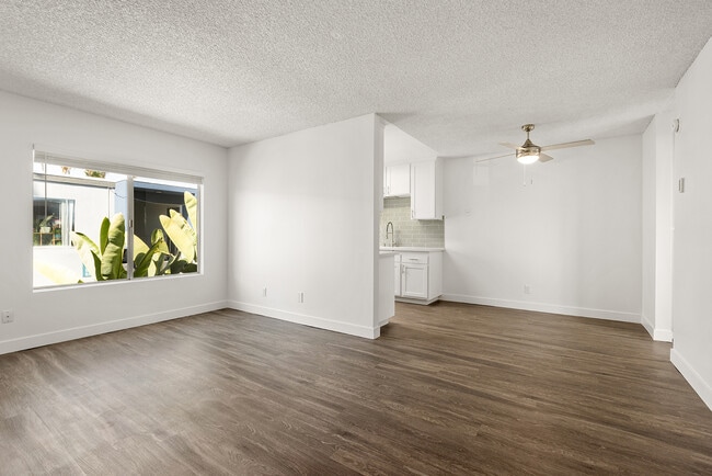Amplios salones, el espacio perfecto para relajarse, recibir invitados o desconectar. - Palms Apartments