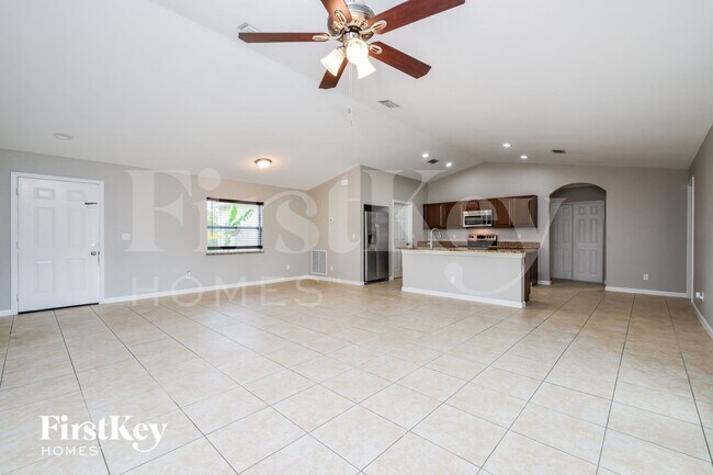 Foto del edificio - 5123 White Ave