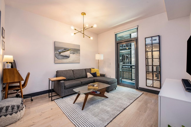 Building Photo - 5 Gadsdenboro St