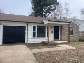 Building Photo - 2044 S Hampton Ave