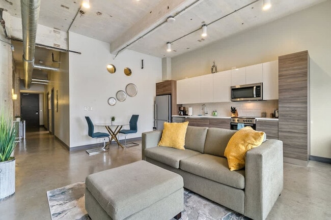 Building Photo - 500 S Ervay St