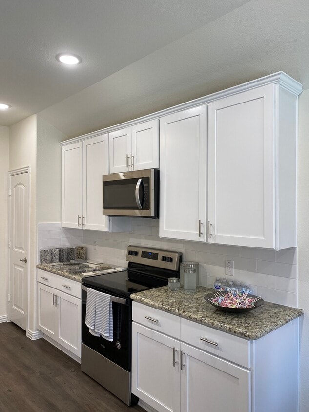 Building Photo - 2121 Nutmeg Way