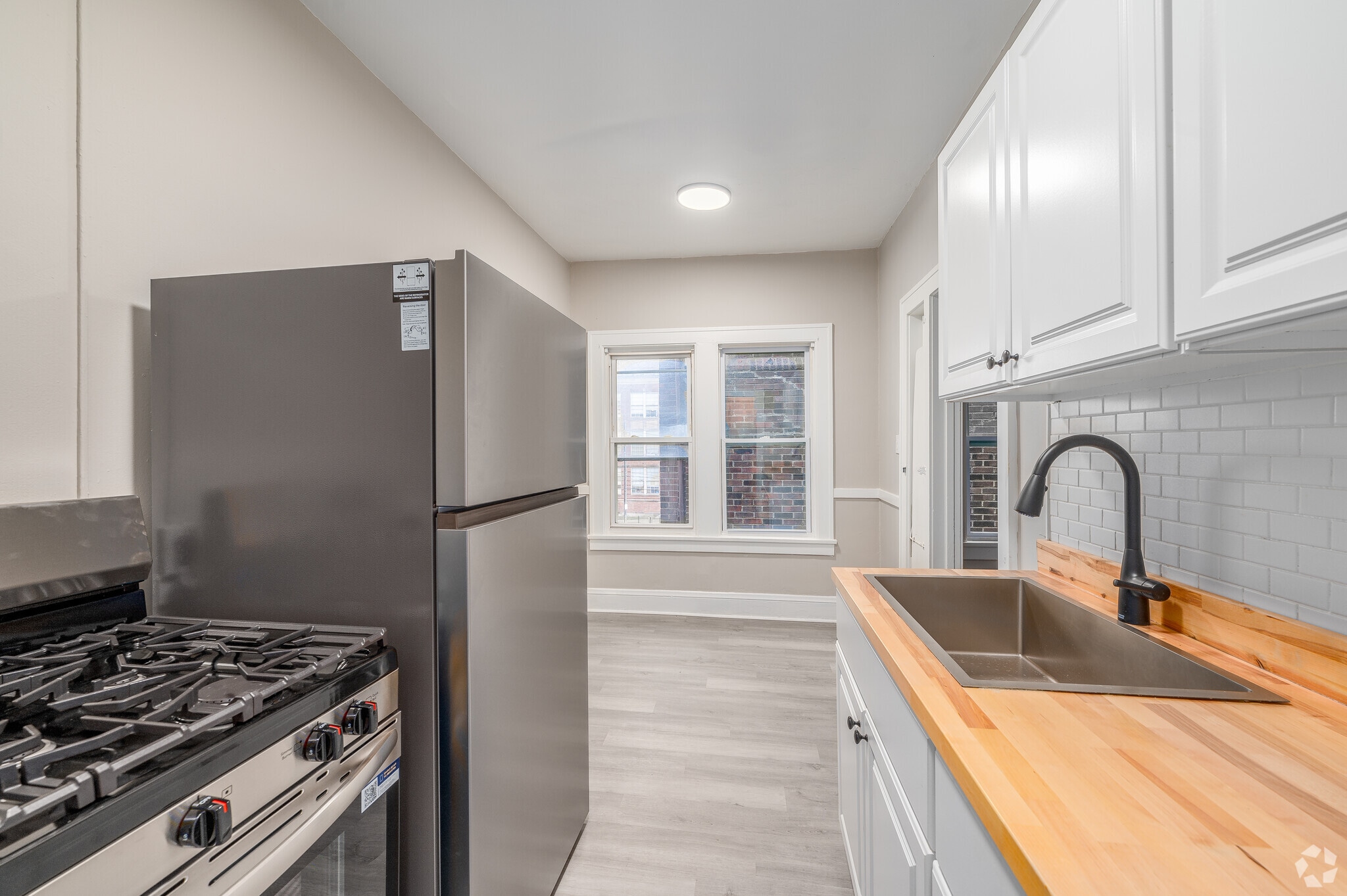 3635 Bosworth Rd Cleveland, OH 44111 – photo 2