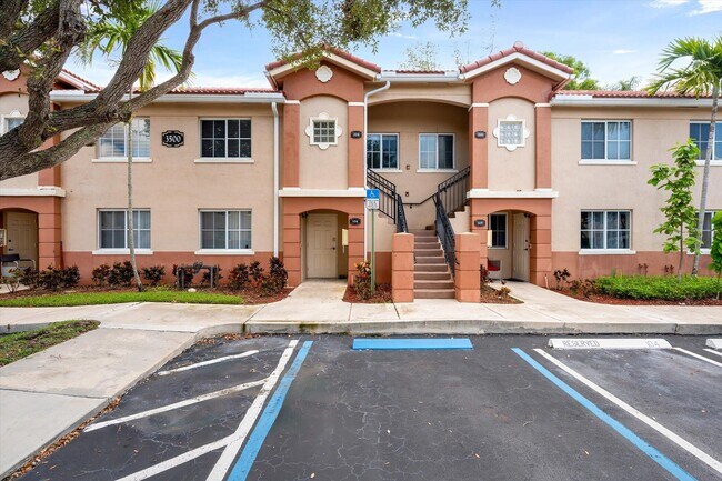 Foto del edificio - 3500 Briar Bay Blvd