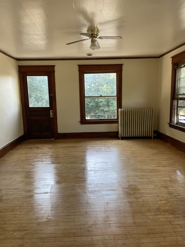 Building Photo - 932 St Clair Ave