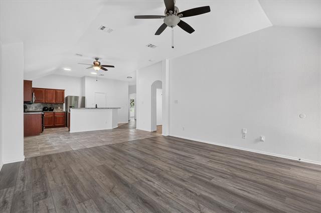 Foto del edificio - 9324 Warren Dr