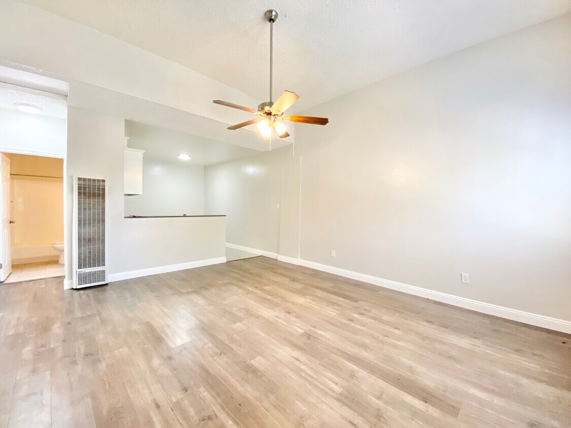 Foto principal - 8320 Avalon Blvd