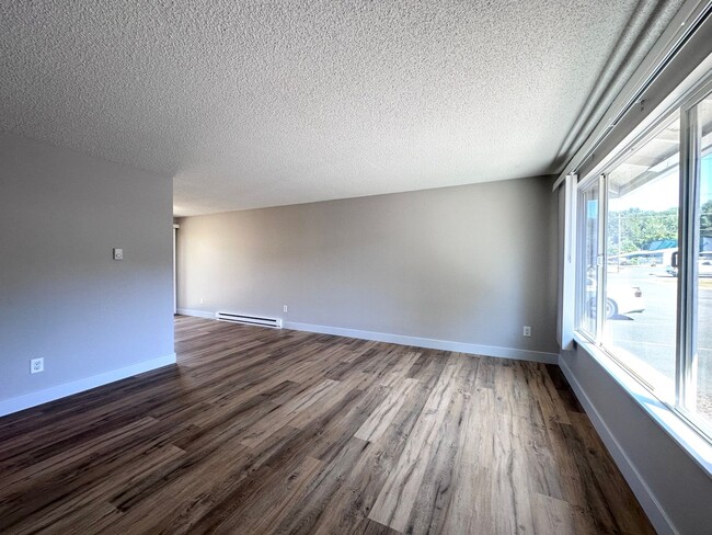 Building Photo - Wood Village 2 Bed 1 Bath Apartment!