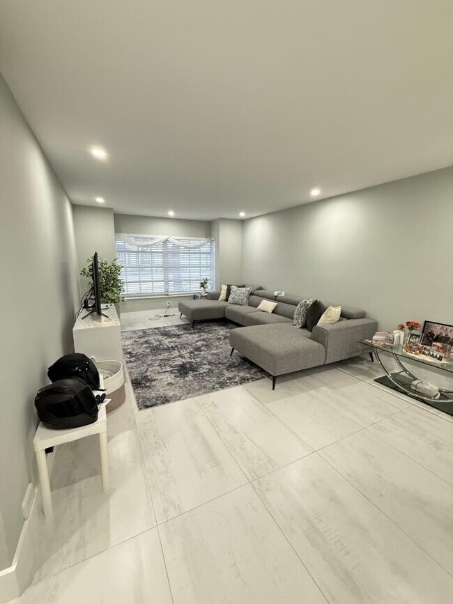 Foto del edificio - 2191 NE 68th St