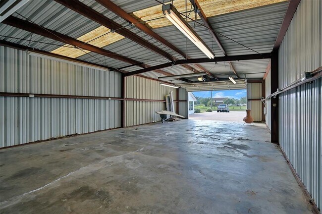 Building Photo - 18010 Mueschke Rd