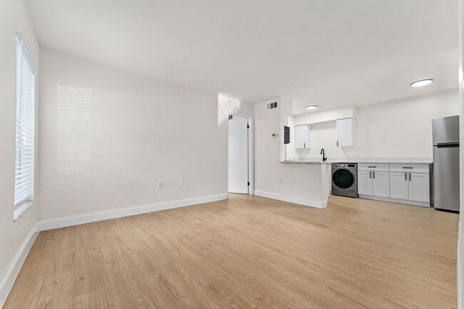 Building Photo - Centerpoint Apartments