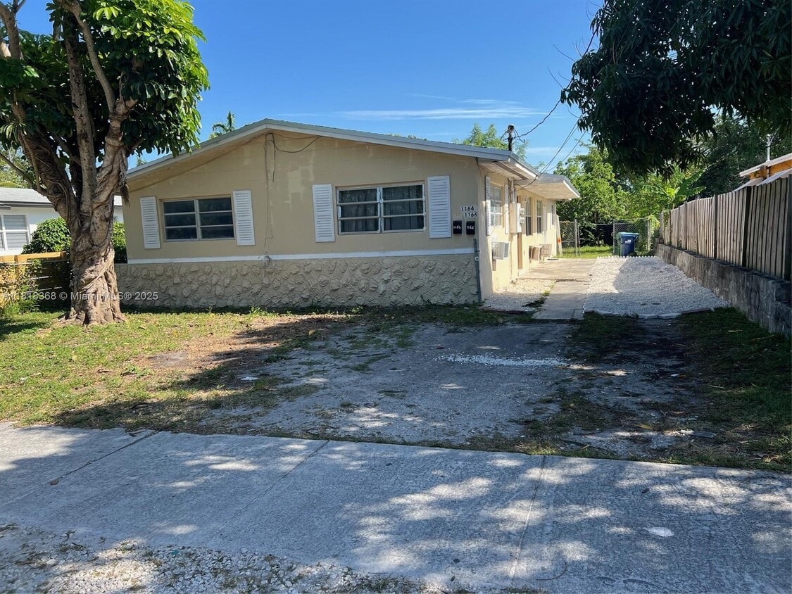 Foto principal - 1166 NE 112th St
