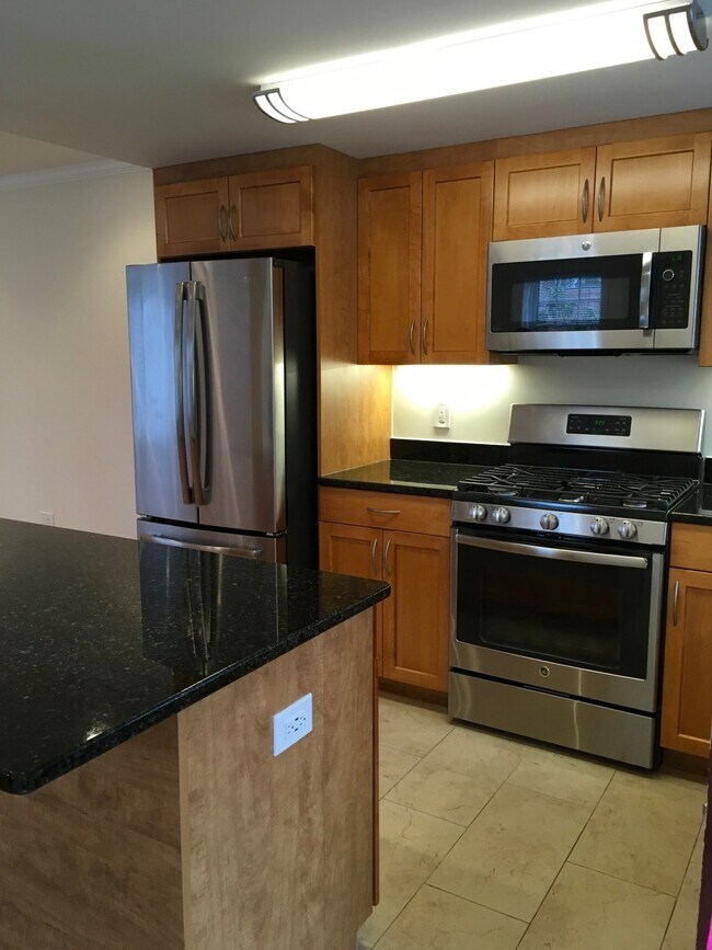 Building Photo - 112 Independence Dr