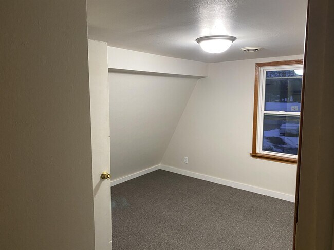 Building Photo - 925 Mather St