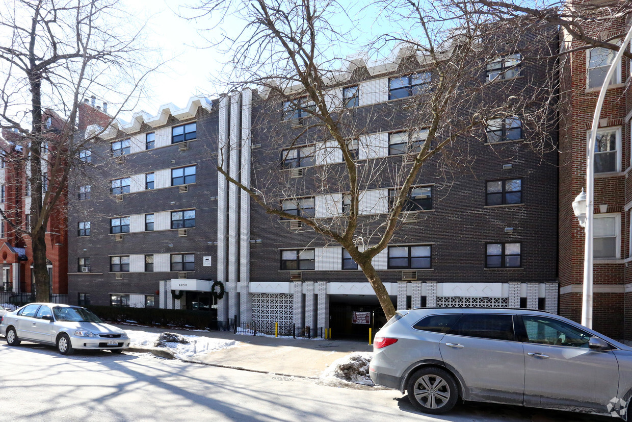 Foto del edificio - 6030 N Kenmore Ave
