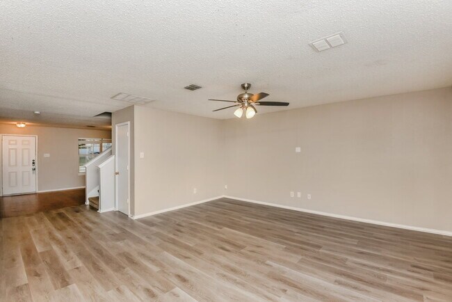 Foto del edificio - 10024 Chapel Rock Dr