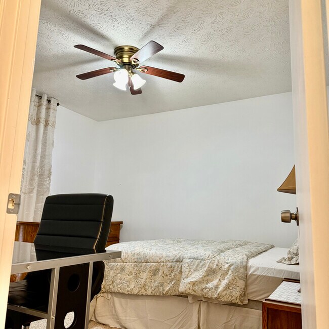 Foto del edificio - 4401 Yorkshire Ct