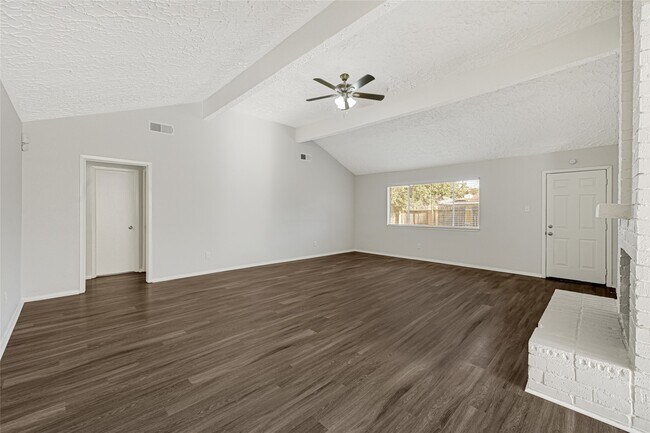 Foto del edificio - 8402 Bird Meadow Ln