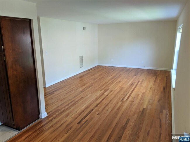 Foto del edificio - 522 Maple Ave